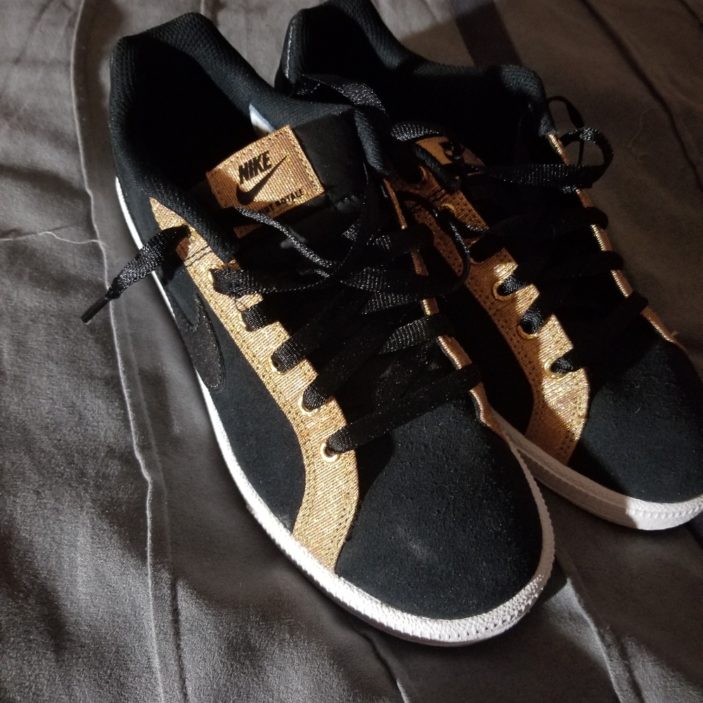 Nikes - Picture 3 of 4